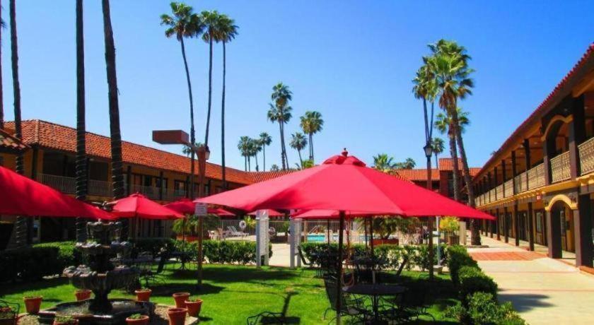 Saddleback Hotel 3*