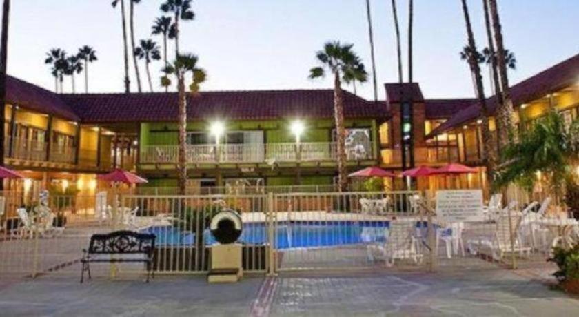 Saddleback Hotel